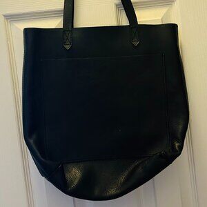 The Medium Transport Tote
